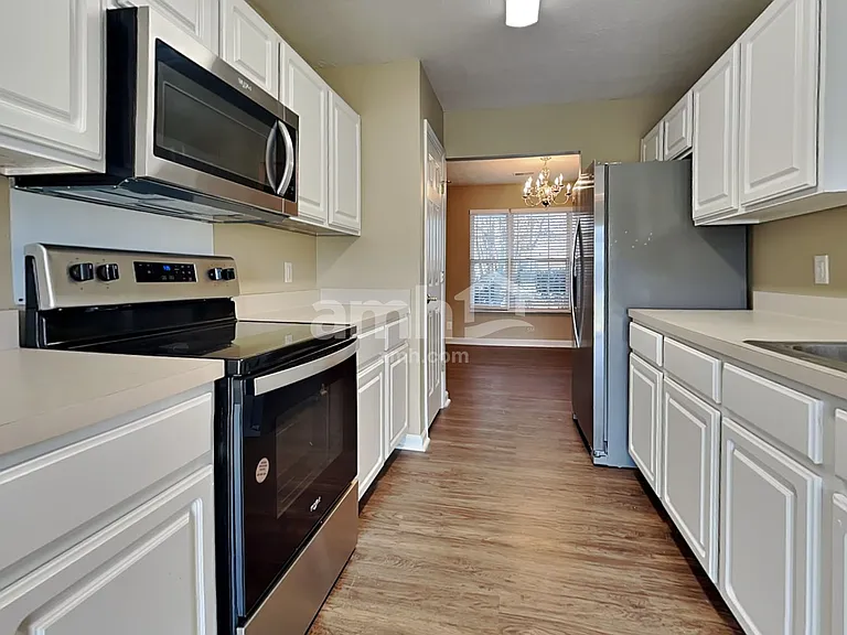 4060 Longfellow Dr — Photo 3