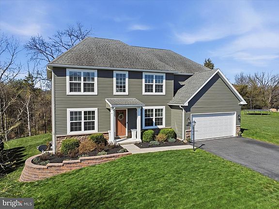 3rd image of 1356 Emilys Ct