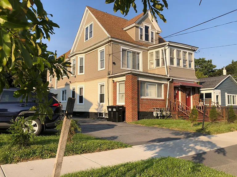 Robinson St — Photo 1
