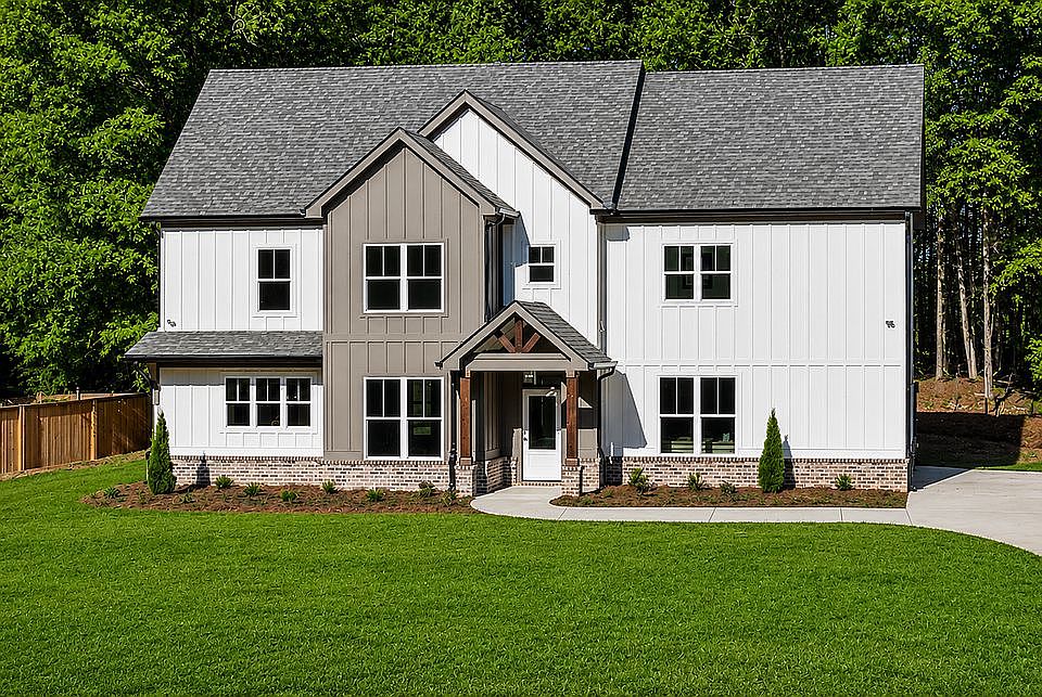 1st image of 1040 Greenwood Cir