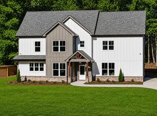 1040 Greenwood Cir, Madison, GA 30650