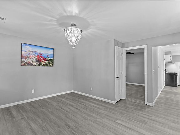 3rd image of 3322 W Tennyson Ave