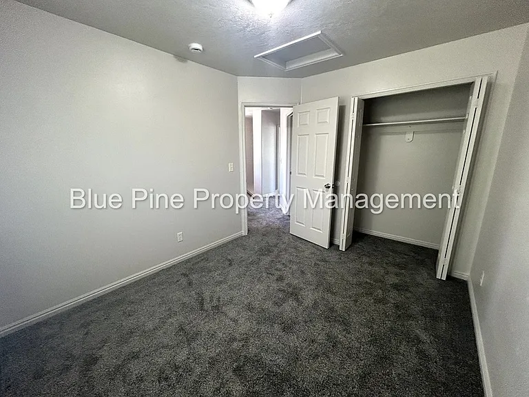 648 E Poplar St — Photo 15