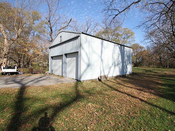 4th image of 3011 Searles Ave