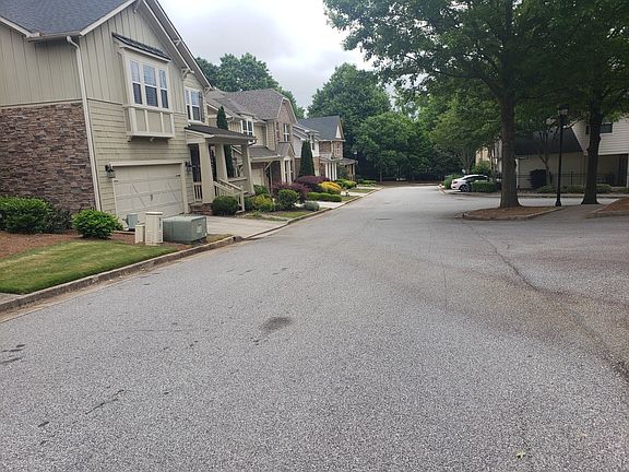 4th image of 1961 W Village Point SE