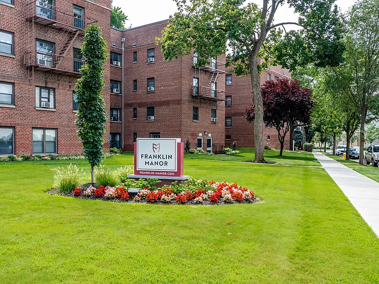 Franklin Manor — Photo 17
