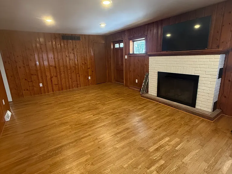 1372 Madison Ave — Photo 10
