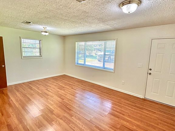 4th image of 359 Wells Dr