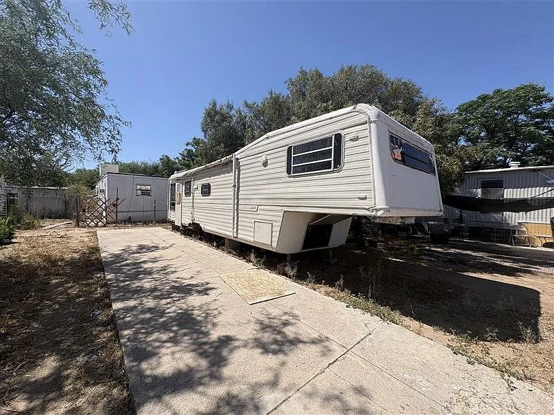Affordable Mobile Home Opportunity in SharIDon Park - Tucson, AZ — Photo 1