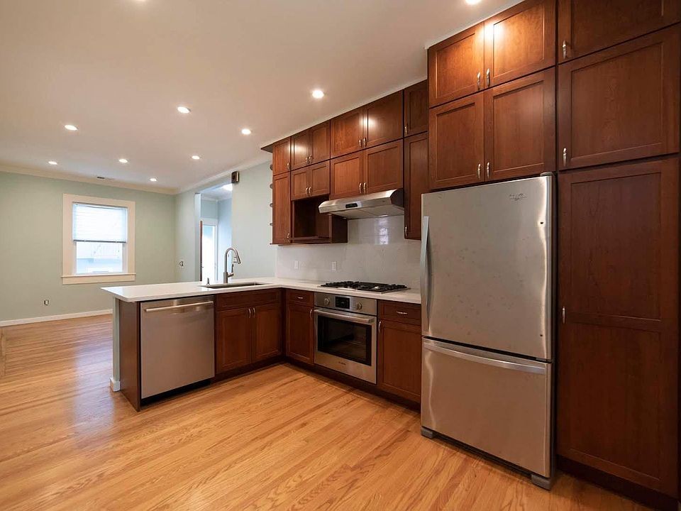1st image of 433 25th Ave