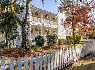 3 Battery Point Ln, Beaufort, SC 29902