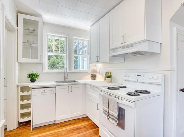 19/21 Knollwood Ln, Halifax, NS B3N 0C9