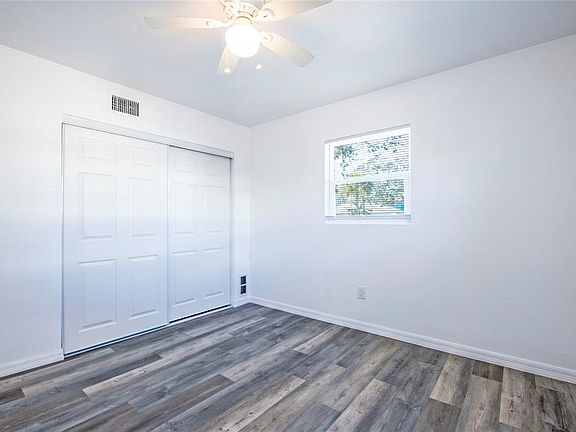 5th image of 717 E Gulf Blvd
