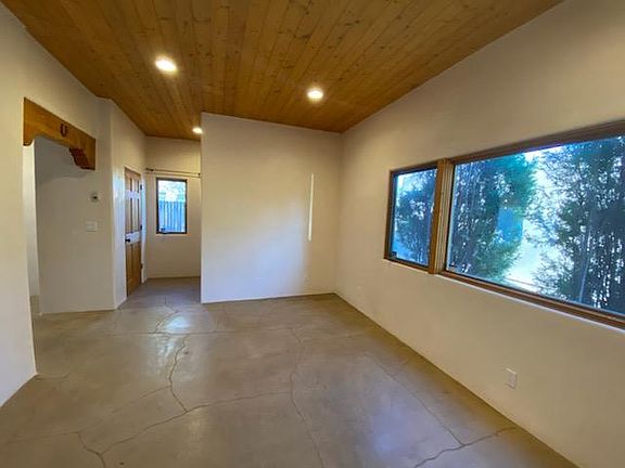 5th image of 114 Mesa Verde St
