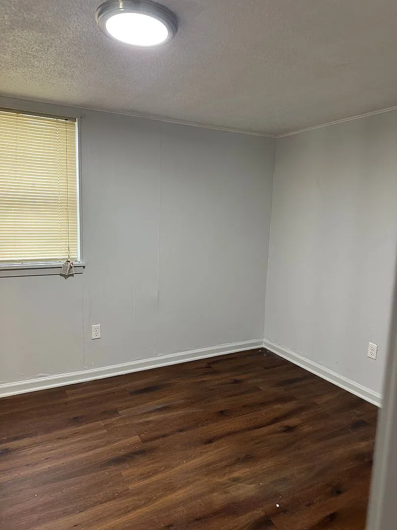 2600 South Beech UNIT K — Photo 2