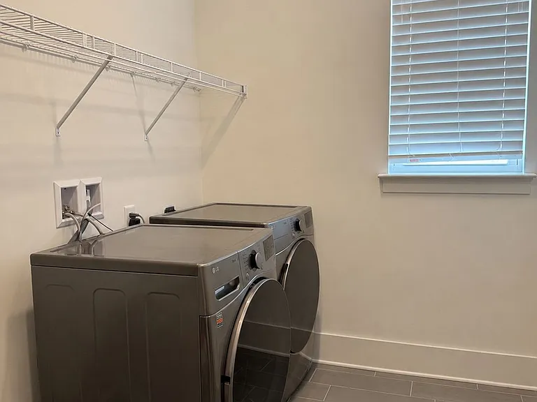 washer/dryer area
Note: Washer/dryer not included