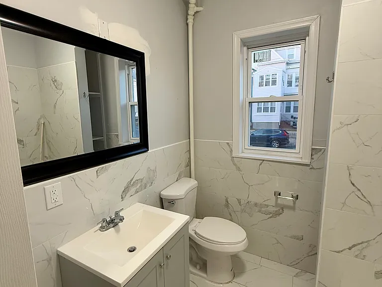 492 E 26th St #1 — Photo 3