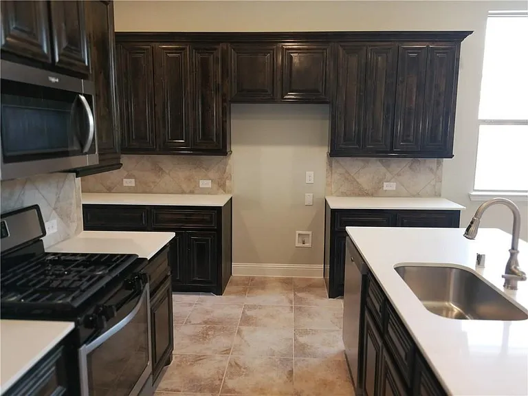 811 Knox Dr — Photo 7