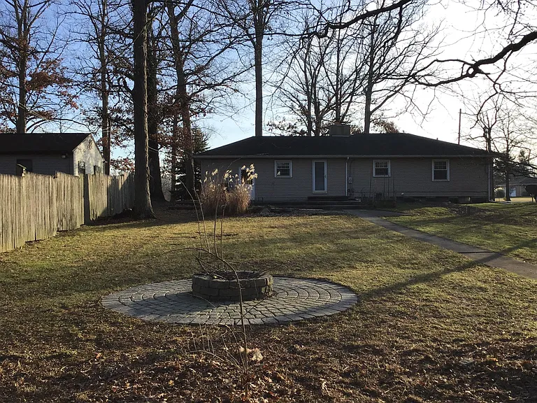 3640 Groves Rd — Photo 2