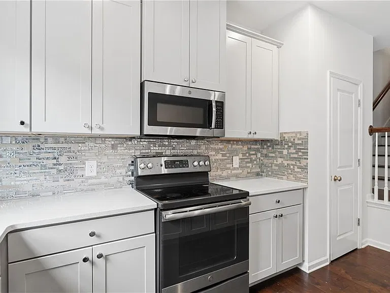 4917 Longview Walk — Photo 8