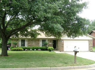 4300 Maple Springs Dr, Arlington, TX 76001