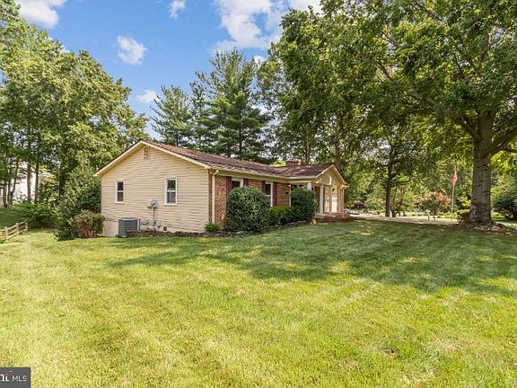 3rd image of 4092 Fallway Ln