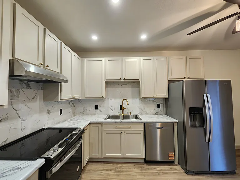 3505 Fairview St SW — Photo 2