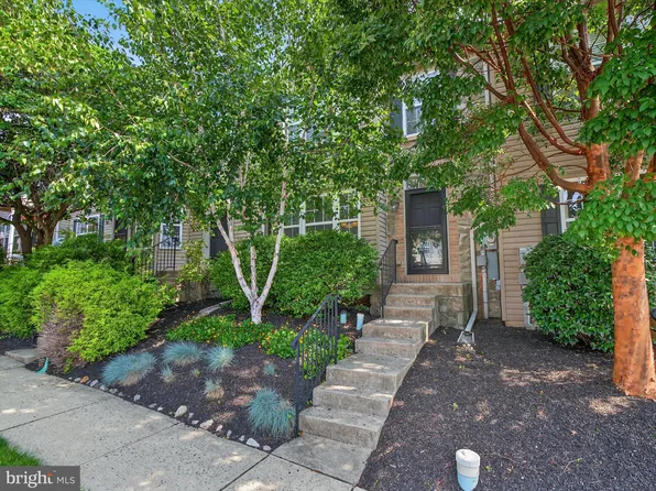 212 Knollwood Rd, Millersville, PA 17551