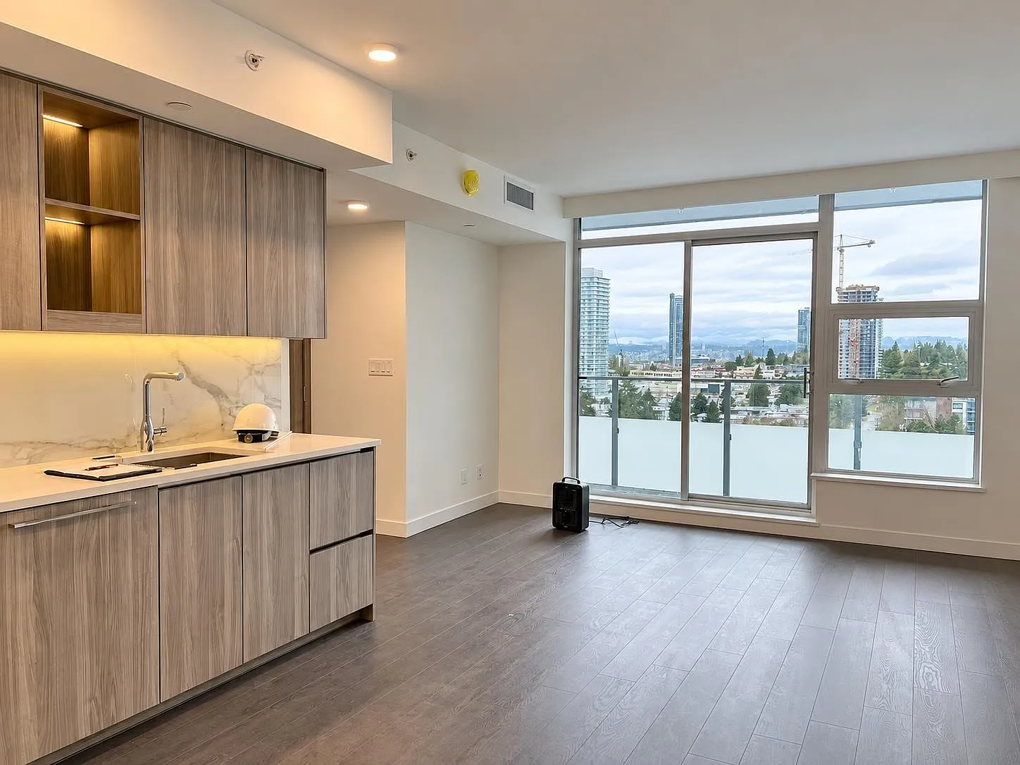 2 bed, 815 sqft, $2,400 — Photo 3