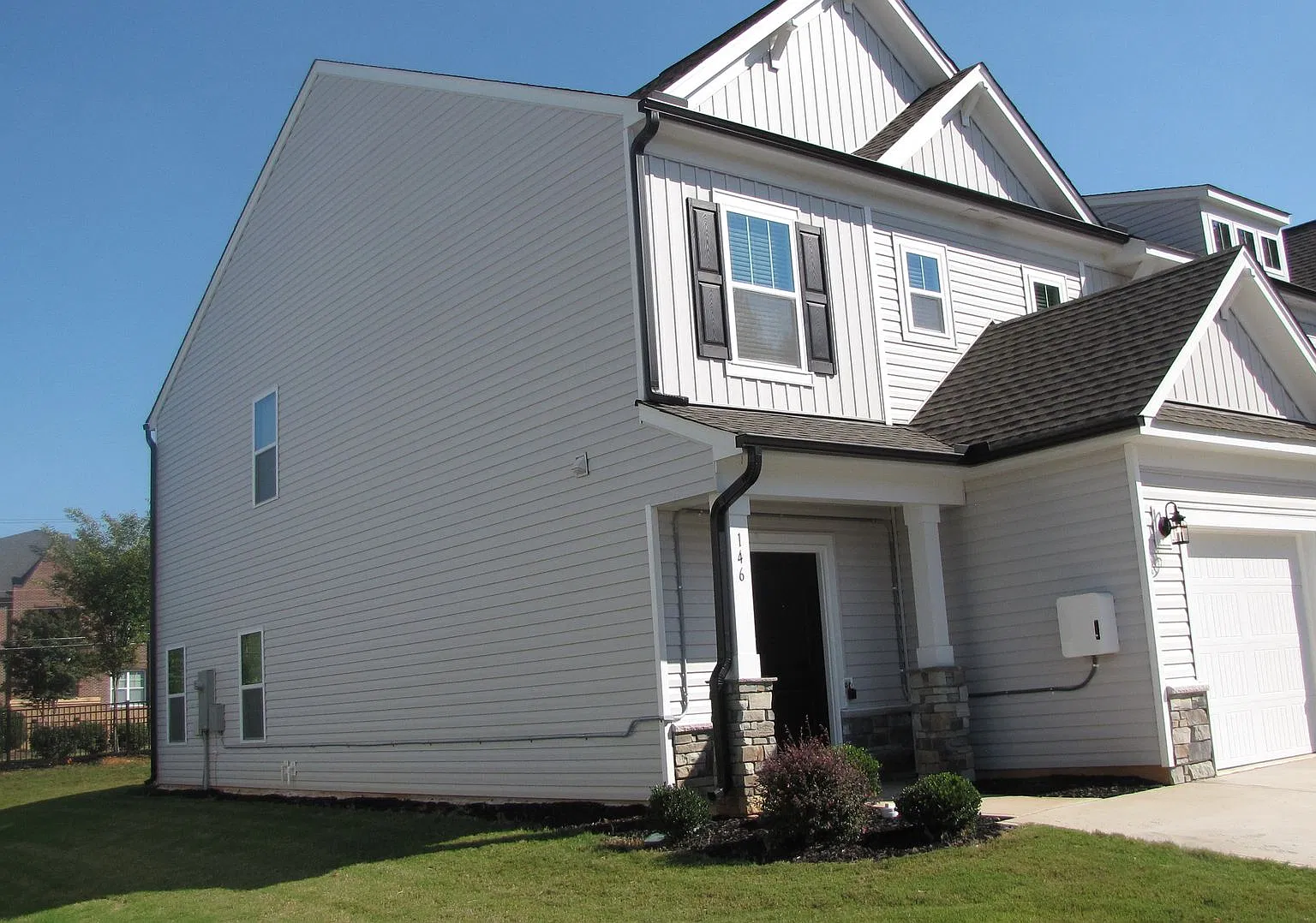 Move-in Ready 3 Bedroom 2.5 Bath Two-Story Townhome — Photo 3