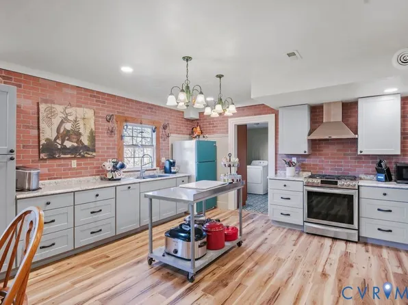 243 High St, Petersburg, VA 23803