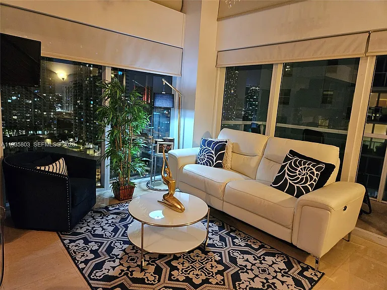 45 SE 5th St #1517 — Photo 22