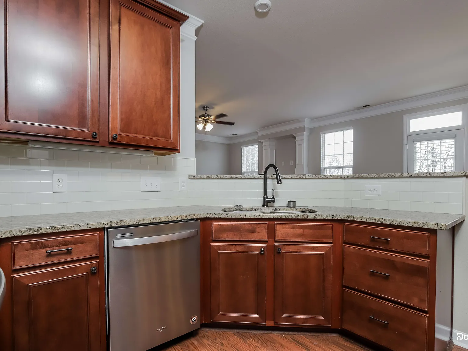 3 bed, 2.5 bath, 2183 sqft, $2,320 — Photo 3