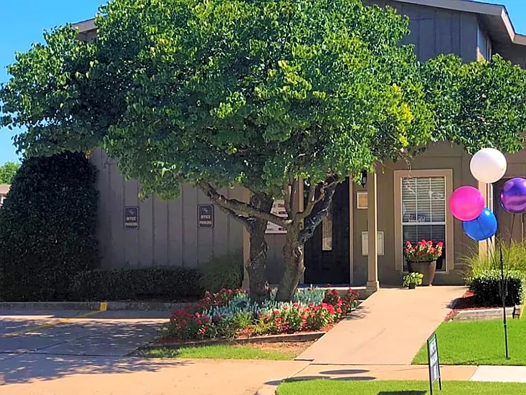 Beaumont Crossing Apts — Photo 19