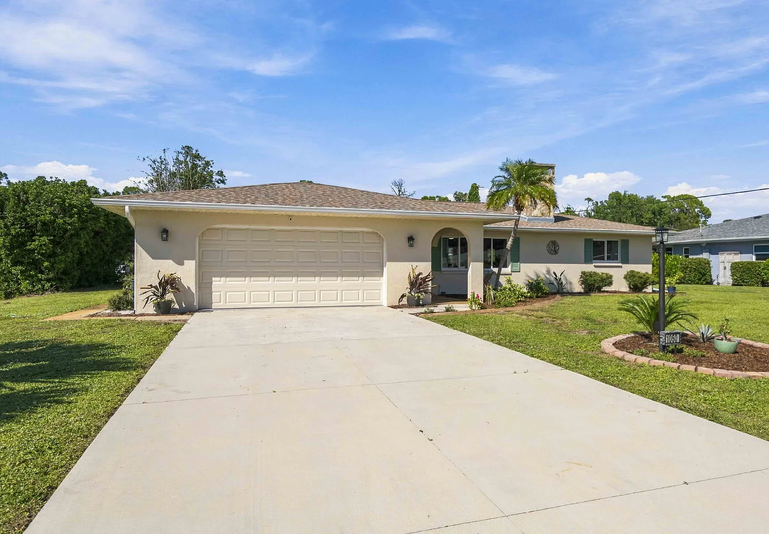3 bed, 2.0 bath, 1936 sqft, $5,400 — Photo 4
