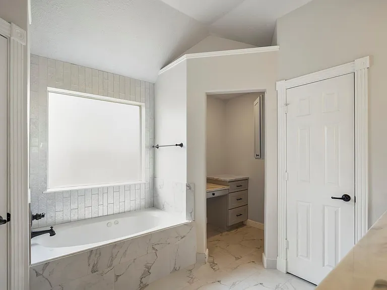 5802 Sawyer Bend Ln — Photo 20
