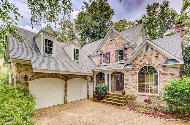 1st image of 122 Woodstock Dr