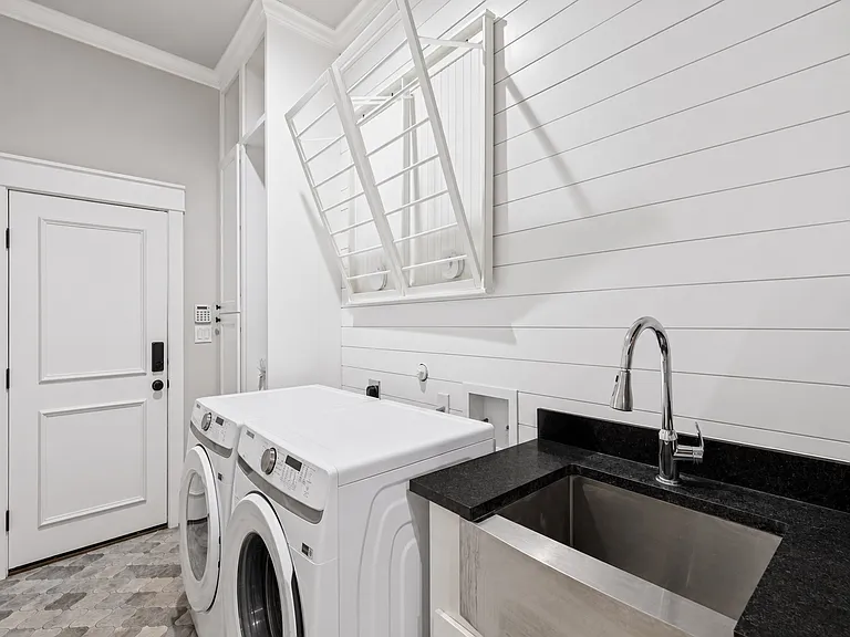 411 Brazoria Dr — Photo 18