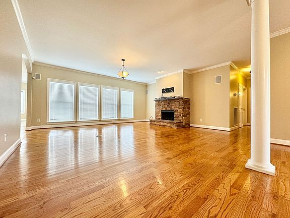 5th image of 1554 Towne Park Ln