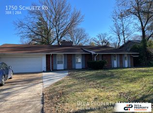 1750 Schuetz Rd, Saint Louis, MO 63146