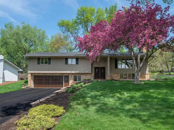 6700 Sioux Trl, Edina, MN 55439