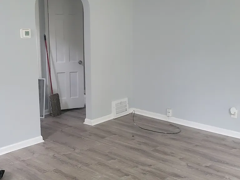 12804 Astor Ave — Photo 3