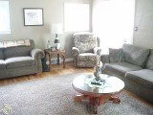 5th image of 920 Longfellow Ave