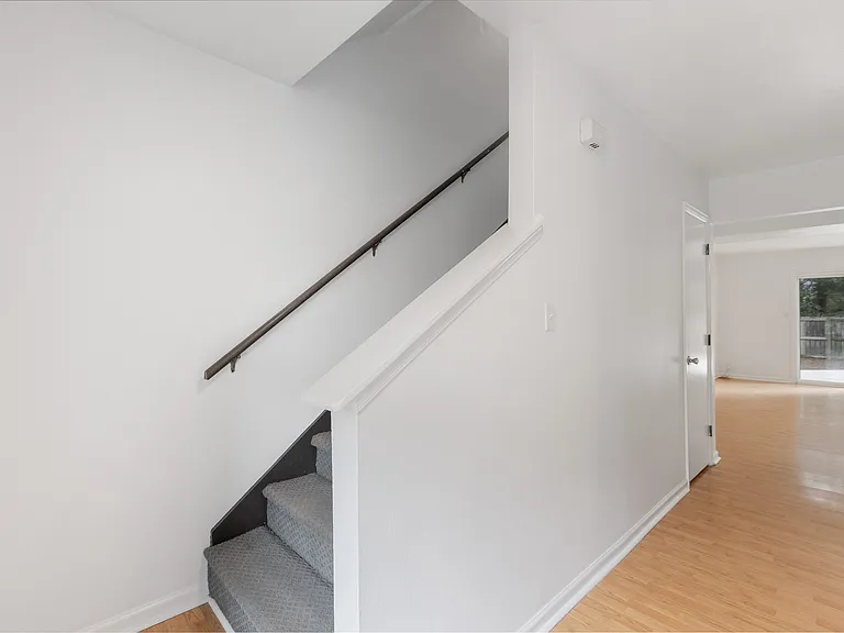 337 Hutton Cir — Photo 25