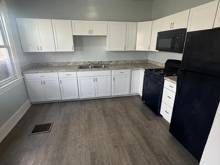 1509 N Salina St #1 — Photo 1