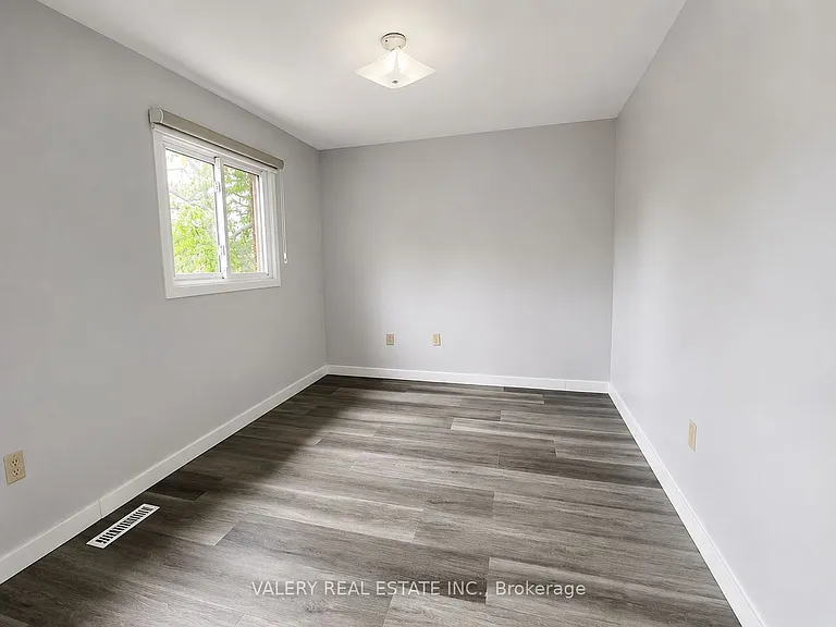 164 Daniels Cres #MAIN — Photo 13