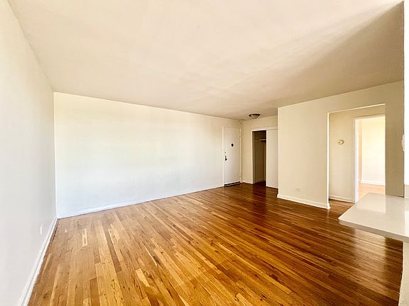 4th image of 2373 E 3rd St #5T