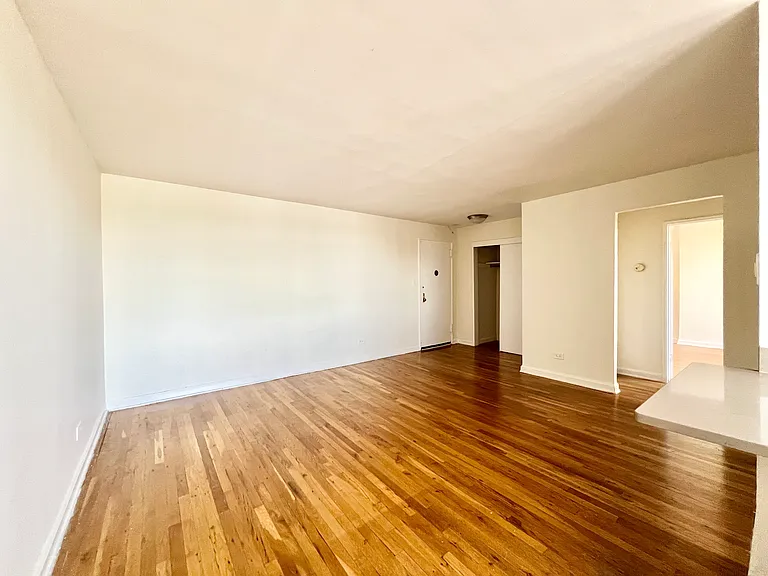 2373 E 3rd St #5T — Photo 4