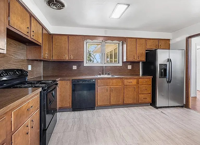 1138 N Glencove Rd — Photo 8