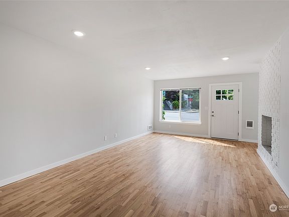 4th image of 6324 Latona Avenue NE